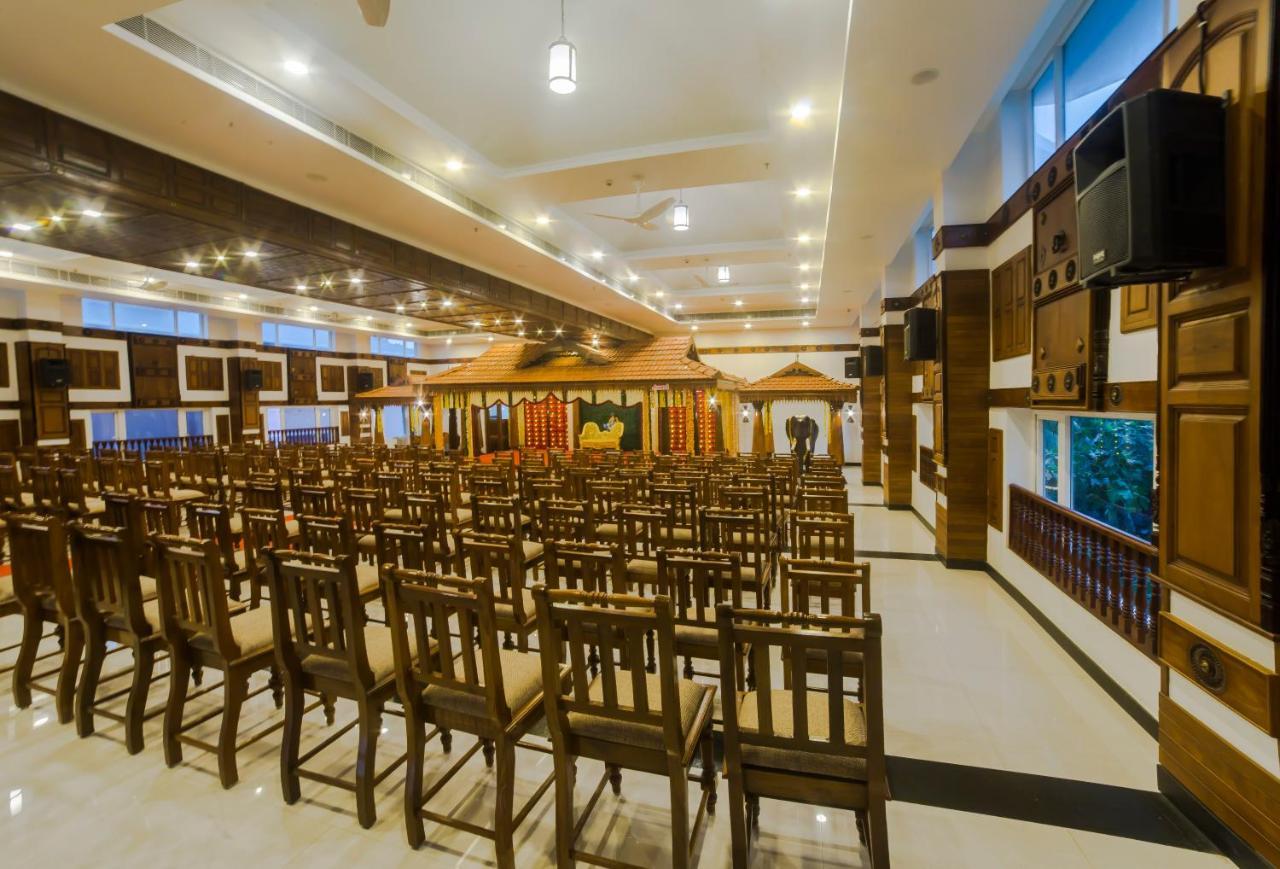 Hotel Guruvayur Darshan Buitenkant foto