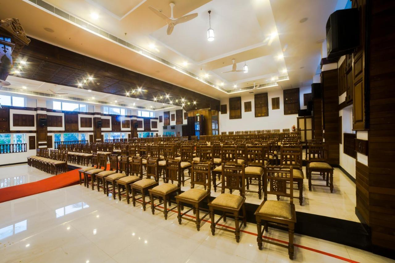 Hotel Guruvayur Darshan Buitenkant foto