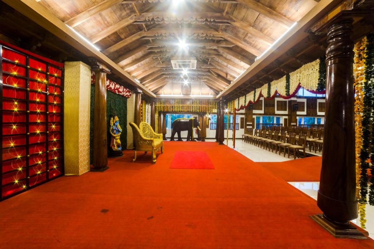 Hotel Guruvayur Darshan Buitenkant foto