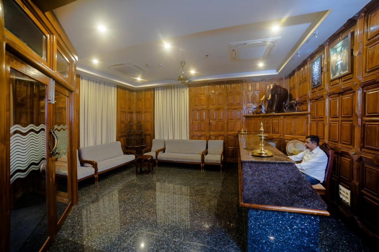Hotel Guruvayur Darshan Buitenkant foto